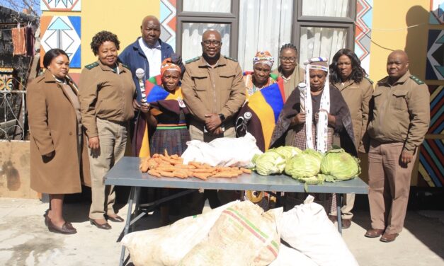Bethal Department of correctional services donates to AmaNdebele chief 